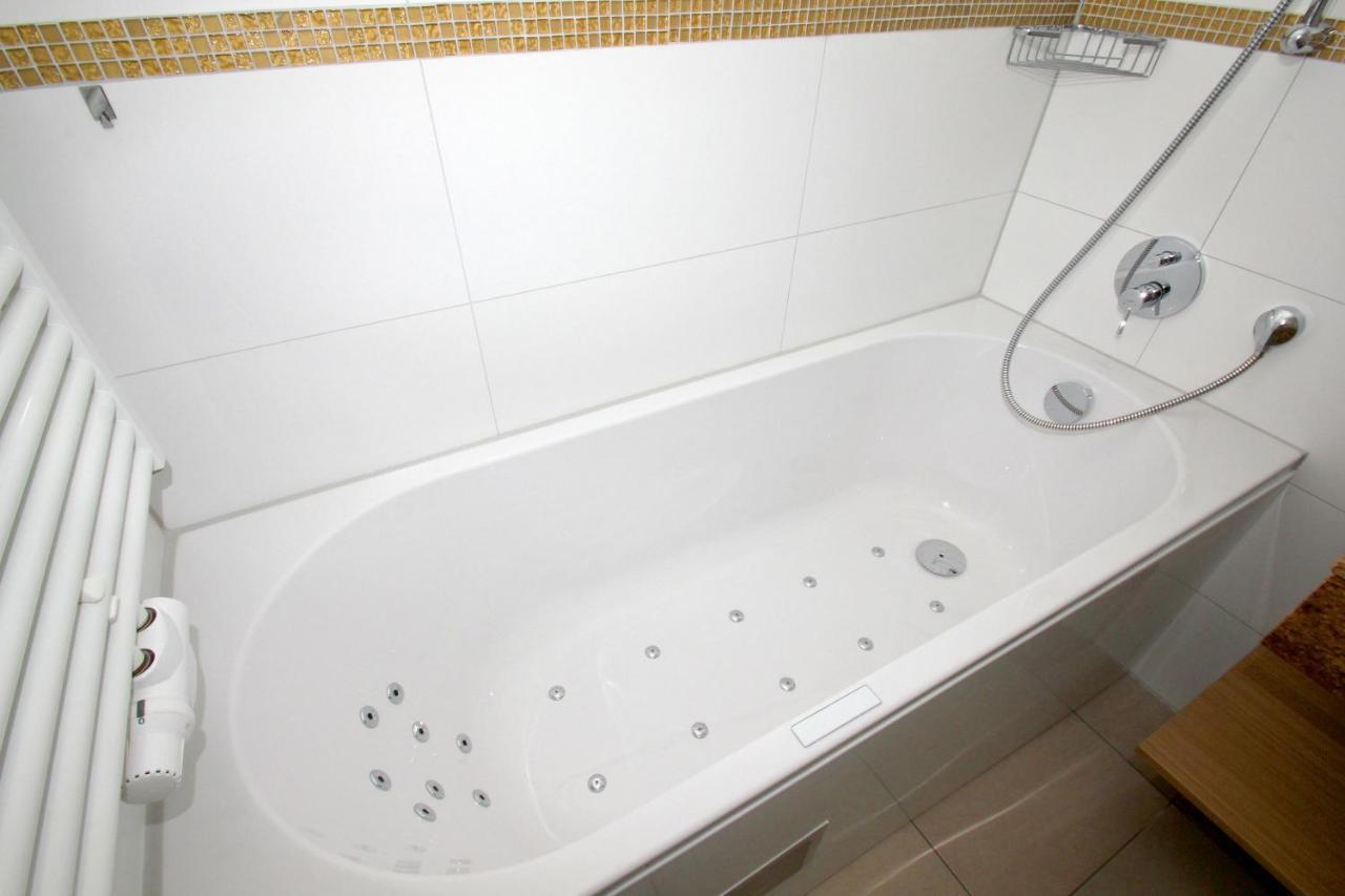 Strandnahe Fewo Mit Balkon, Gratis Nutzung Vom Ahoi Erlebnisbad Und Sauna In Sellin - Rex Rugia Fewo 30-6 Lobbe Exterior photo
