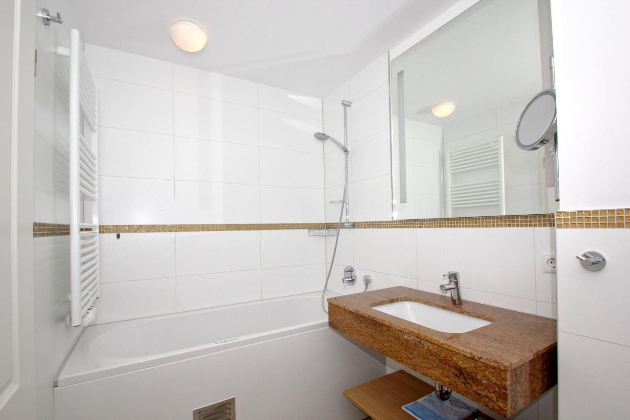 Strandnahe Fewo Mit Balkon, Gratis Nutzung Vom Ahoi Erlebnisbad Und Sauna In Sellin - Rex Rugia Fewo 30-6 Lobbe Exterior photo