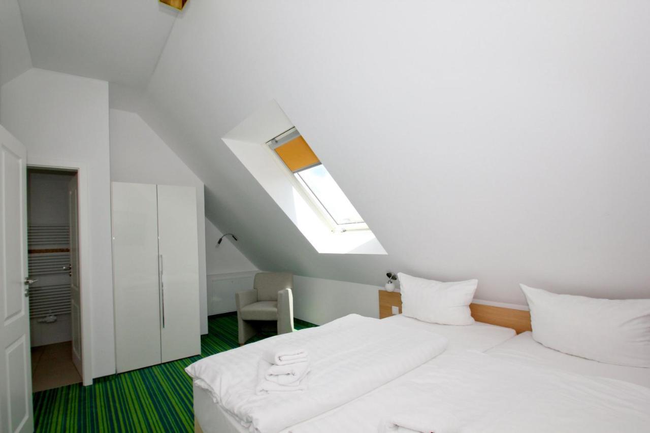 Strandnahe Fewo Mit Balkon, Gratis Nutzung Vom Ahoi Erlebnisbad Und Sauna In Sellin - Rex Rugia Fewo 30-6 Lobbe Room photo